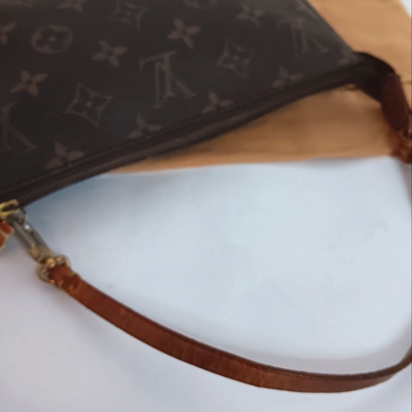 Louis Vuitton Vintage Pochette Accessoires handbag with strap - Picture 8 of 17